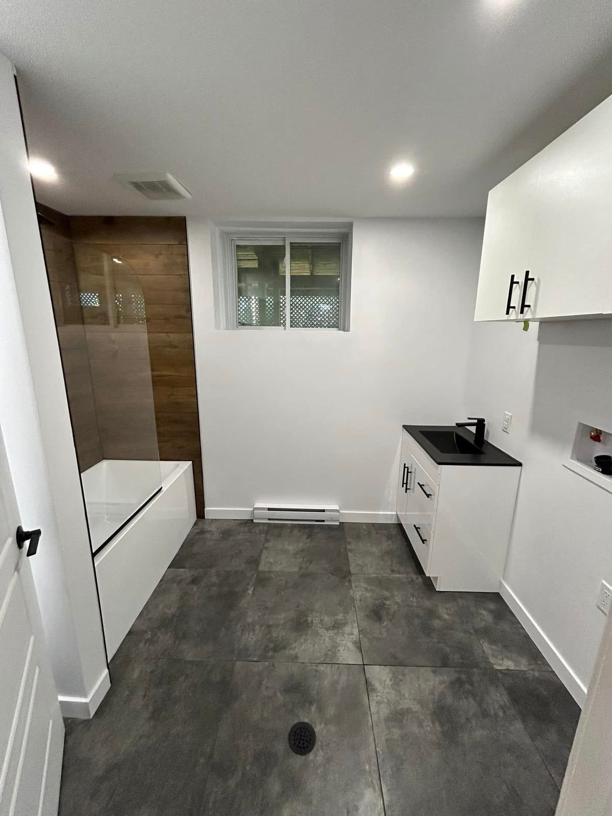 Salle de bain et buanderie au sous-sol : après les travaux